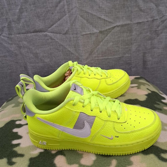 Nike Air Force 1 Low LV8 Utility Volt Yellow Grey AR1708-700 Women 7.5 - Picture 11 of 11